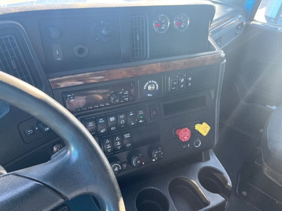 Sleeper Tractor-Heavy Duty Tractors-International-2020-LT625-El Paso-TX-774,902\n\t\tmiles-$ 28,000 - Image 10