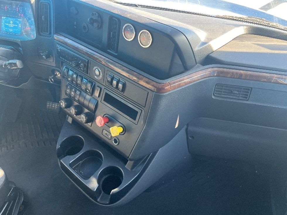 Sleeper Tractor-Heavy Duty Tractors-International-2020-LT625-El Paso-TX-774,902\n\t\tmiles-$ 28,000 - Image 15