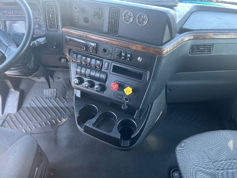Sleeper Tractor-Heavy Duty Tractors-International-2020-LT625-El Paso-TX-775,001\n\t\tmiles-$ 28,000 - Image 16