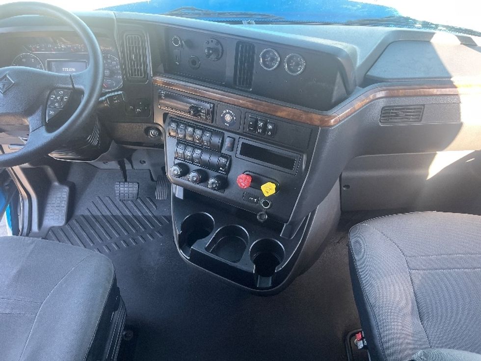 Sleeper Tractor-Heavy Duty Tractors-International-2020-LT625-El Paso-TX-775,031\n\t\tmiles-$ 28,000 - Image 12