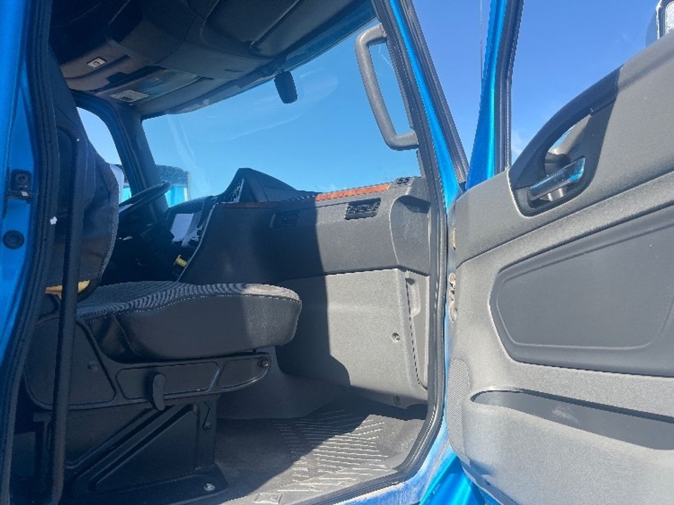 Sleeper Tractor-Heavy Duty Tractors-International-2020-LT625-El Paso-TX-775,031\n\t\tmiles-$ 28,000 - Image 13
