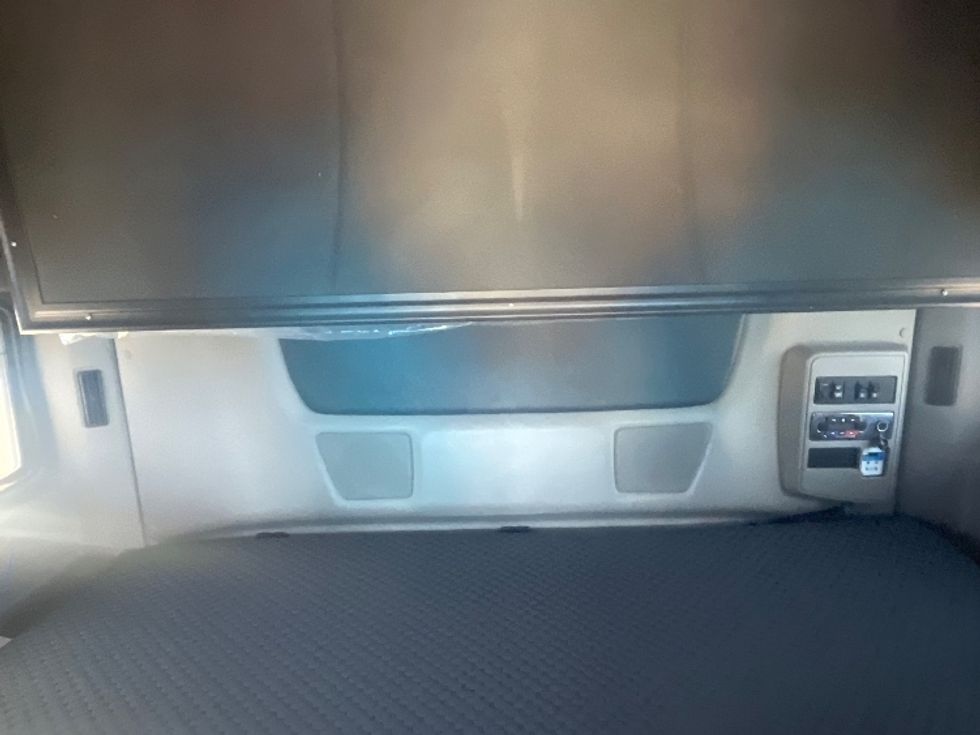 Sleeper Tractor-Heavy Duty Tractors-International-2020-LT625-El Paso-TX-775,031\n\t\tmiles-$ 28,000 - Image 16