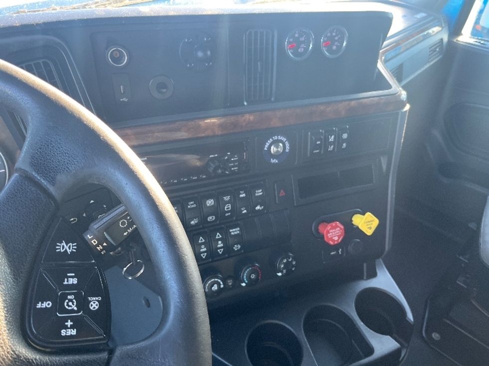 Sleeper Tractor-Heavy Duty Tractors-International-2020-LT625-El Paso-TX-775,114\n\t\tmiles-$ 28,000 - Image 10