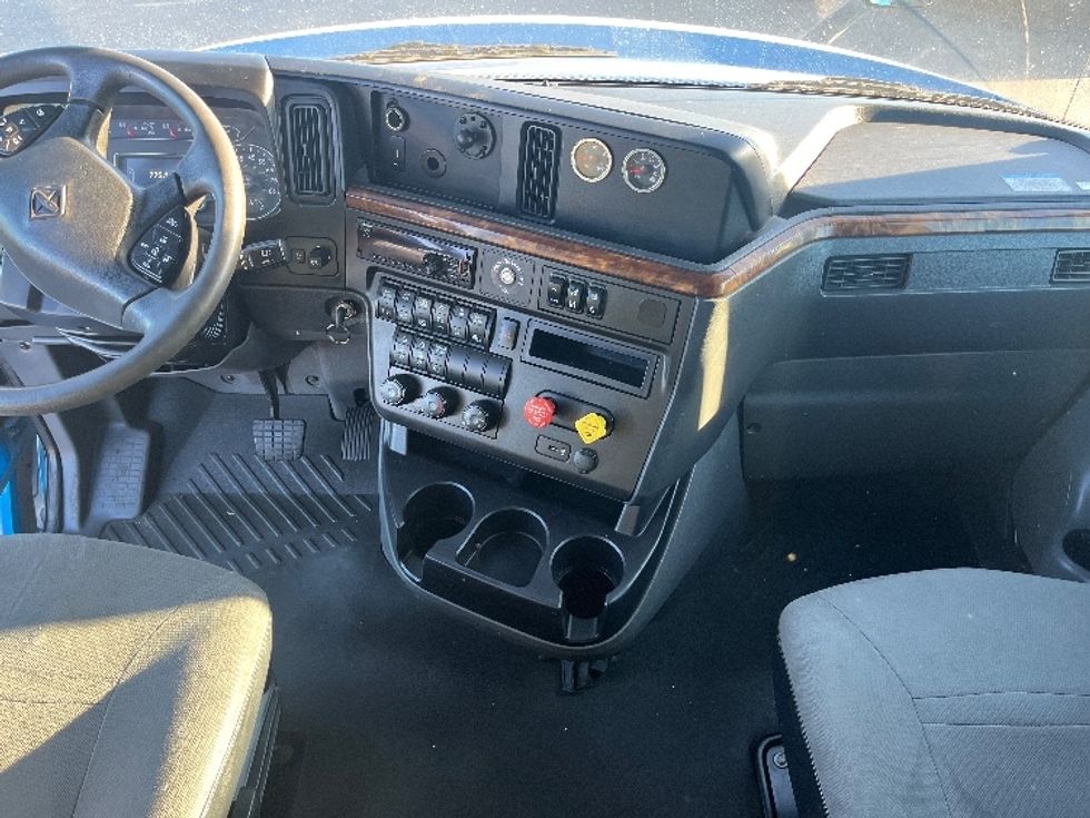 Sleeper Tractor-Heavy Duty Tractors-International-2020-LT625-El Paso-TX-775,114\n\t\tmiles-$ 28,000 - Image 12