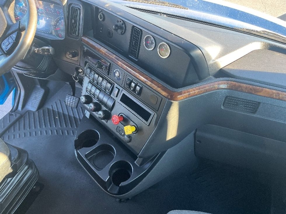 Sleeper Tractor-Heavy Duty Tractors-International-2020-LT625-El Paso-TX-775,114\n\t\tmiles-$ 28,000 - Image 15