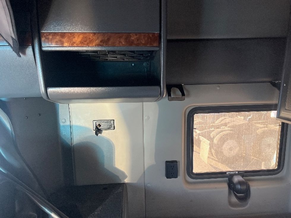 Sleeper Tractor-Heavy Duty Tractors-International-2020-LT625-El Paso-TX-775,204\n\t\tmiles-$ 28,000 - Image 19