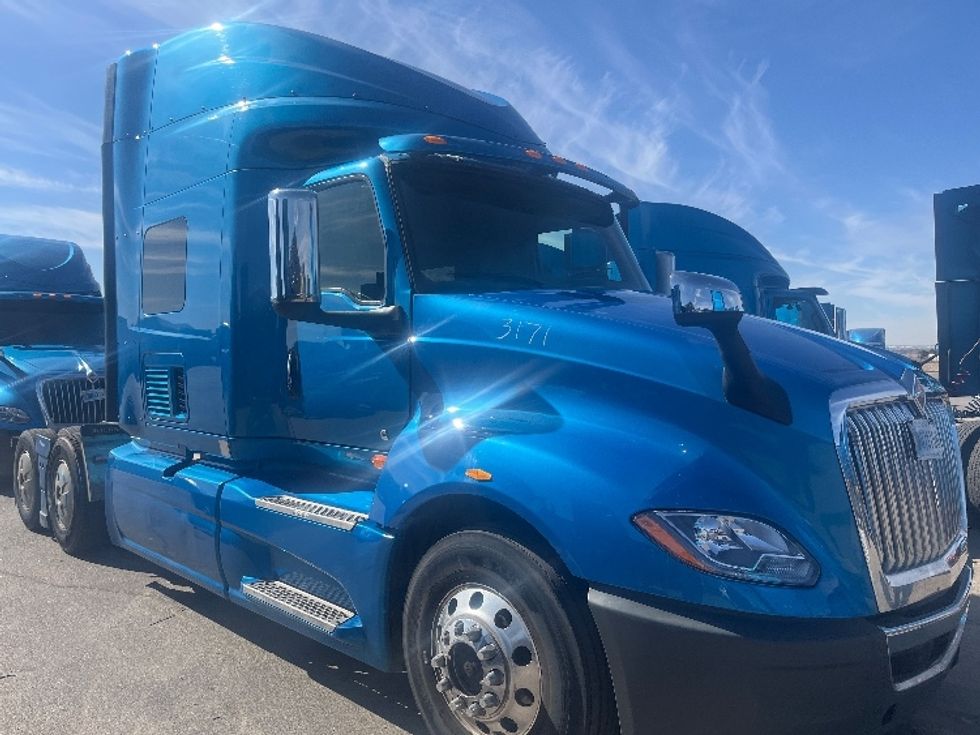 Sleeper Tractor-Heavy Duty Tractors-International-2020-LT625-El Paso-TX-775,242\n\t\tmiles-$ 28,000 - Image 1