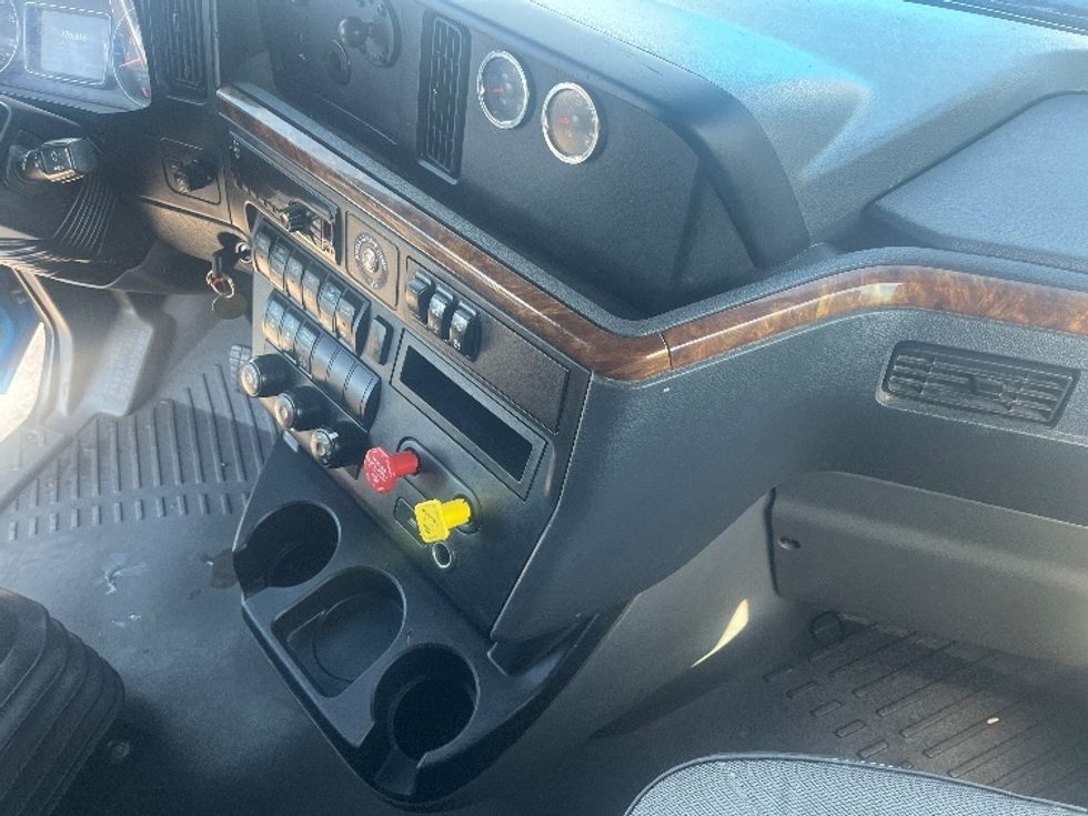 Sleeper Tractor-Heavy Duty Tractors-International-2020-LT625-El Paso-TX-775,242\n\t\tmiles-$ 28,000 - Image 15