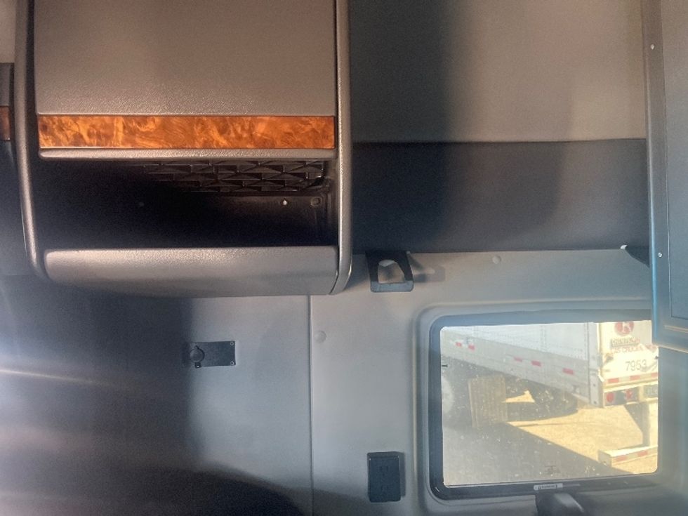 Sleeper Tractor-Heavy Duty Tractors-International-2020-LT625-El Paso-TX-775,510\n\t\tmiles-$ 28,000 - Image 19