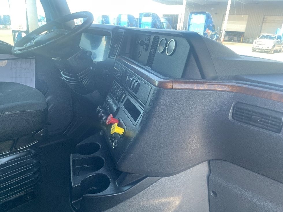 Sleeper Tractor-Heavy Duty Tractors-International-2020-LT625-El Paso-TX-775,694\n\t\tmiles-$ 28,000 - Image 15