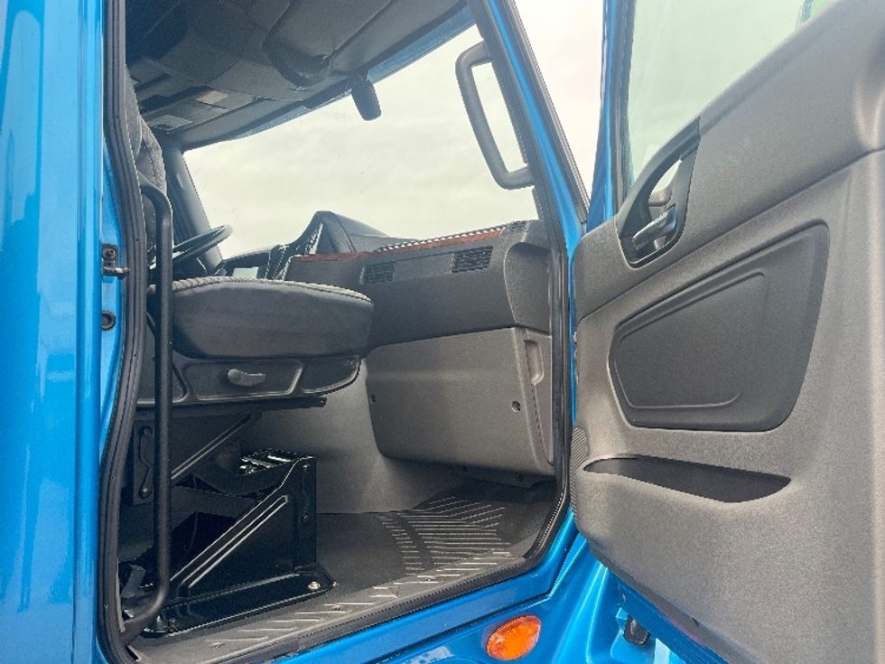 Sleeper Tractor-Heavy Duty Tractors-International-2020-LT625-El Paso-TX-775,766\n\t\tmiles-$ 28,000 - Image 13