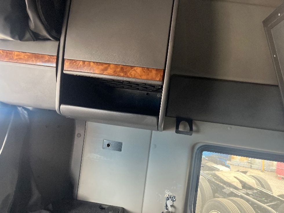 Sleeper Tractor-Heavy Duty Tractors-International-2020-LT625-El Paso-TX-775,766\n\t\tmiles-$ 28,000 - Image 19