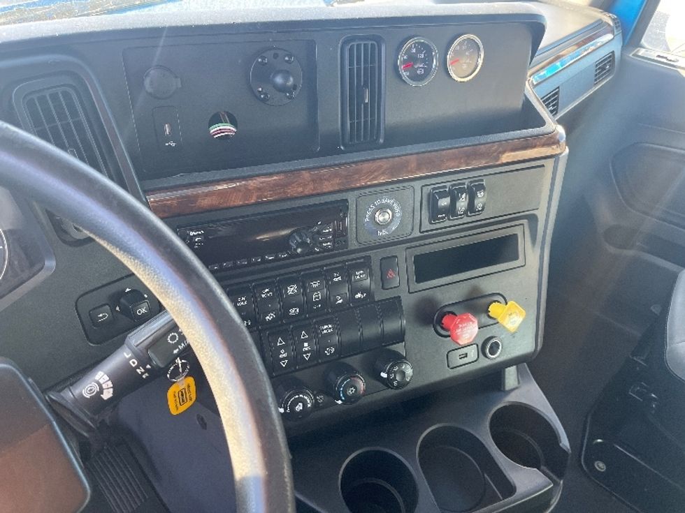 Sleeper Tractor-Heavy Duty Tractors-International-2020-LT625-El Paso-TX-776,074\n\t\tmiles-$ 28,000 - Image 10