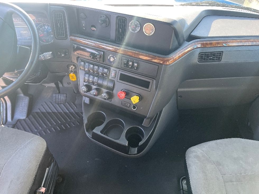 Sleeper Tractor-Heavy Duty Tractors-International-2020-LT625-El Paso-TX-776,074\n\t\tmiles-$ 28,000 - Image 12