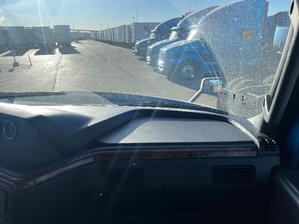 Sleeper Tractor-Heavy Duty Tractors-International-2020-LT625-El Paso-TX-776,074\n\t\tmiles-$ 28,000 - Image 14