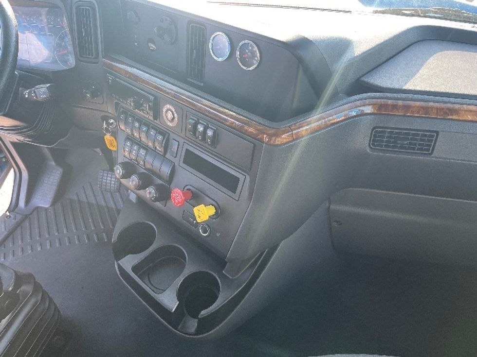 Sleeper Tractor-Heavy Duty Tractors-International-2020-LT625-El Paso-TX-776,074\n\t\tmiles-$ 28,000 - Image 15