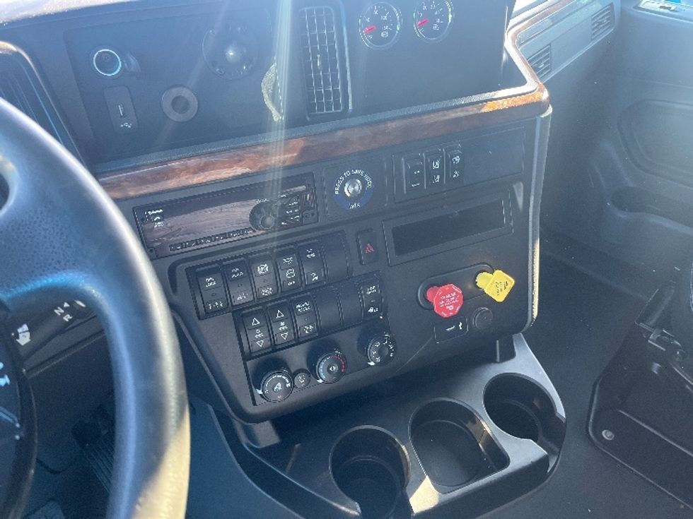 Sleeper Tractor-Heavy Duty Tractors-International-2020-LT625-El Paso-TX-776,590\n\t\tmiles-$ 28,000 - Image 10