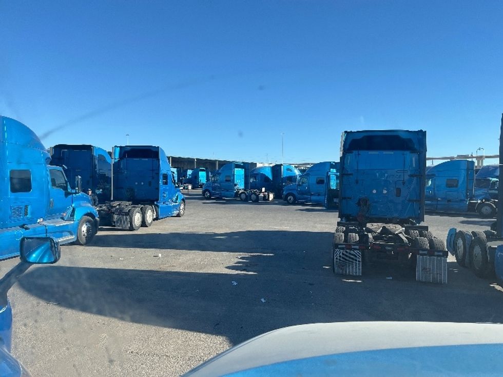 Sleeper Tractor-Heavy Duty Tractors-International-2020-LT625-El Paso-TX-776,590\n\t\tmiles-$ 28,000 - Image 11