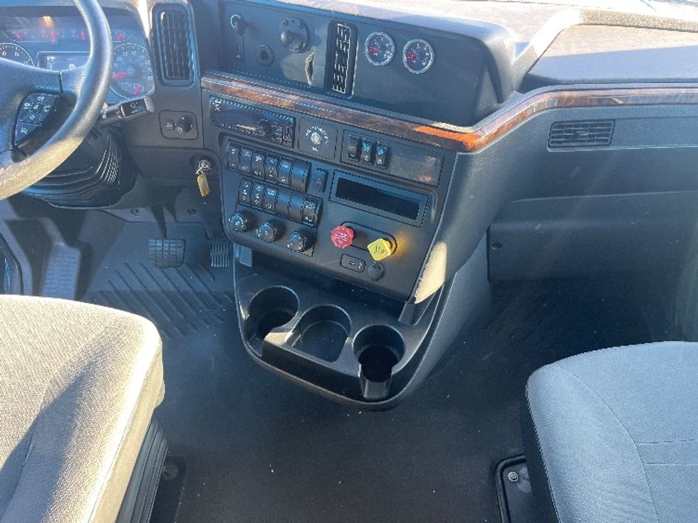 Sleeper Tractor-Heavy Duty Tractors-International-2020-LT625-El Paso-TX-776,590\n\t\tmiles-$ 28,000 - Image 12