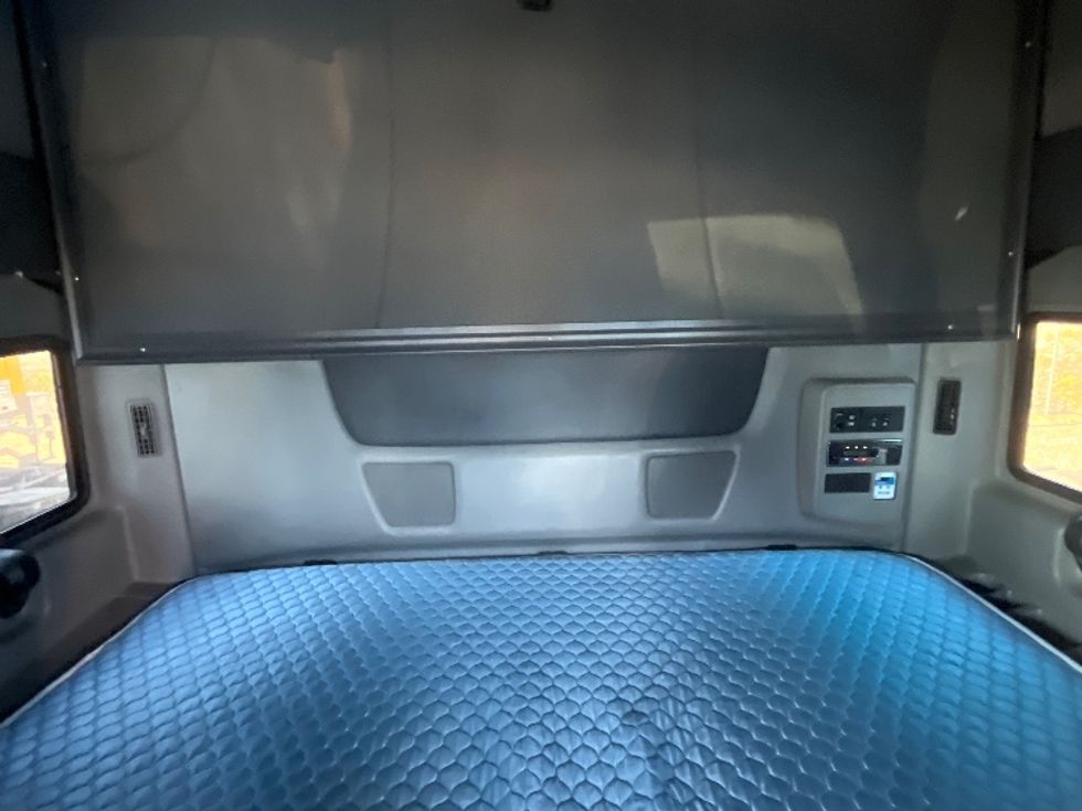 Sleeper Tractor-Heavy Duty Tractors-International-2020-LT625-El Paso-TX-776,590\n\t\tmiles-$ 28,000 - Image 16