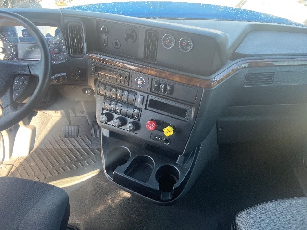 Sleeper Tractor-Heavy Duty Tractors-International-2020-LT625-El Paso-TX-776,744\n\t\tmiles-$ 28,000 - Image 12