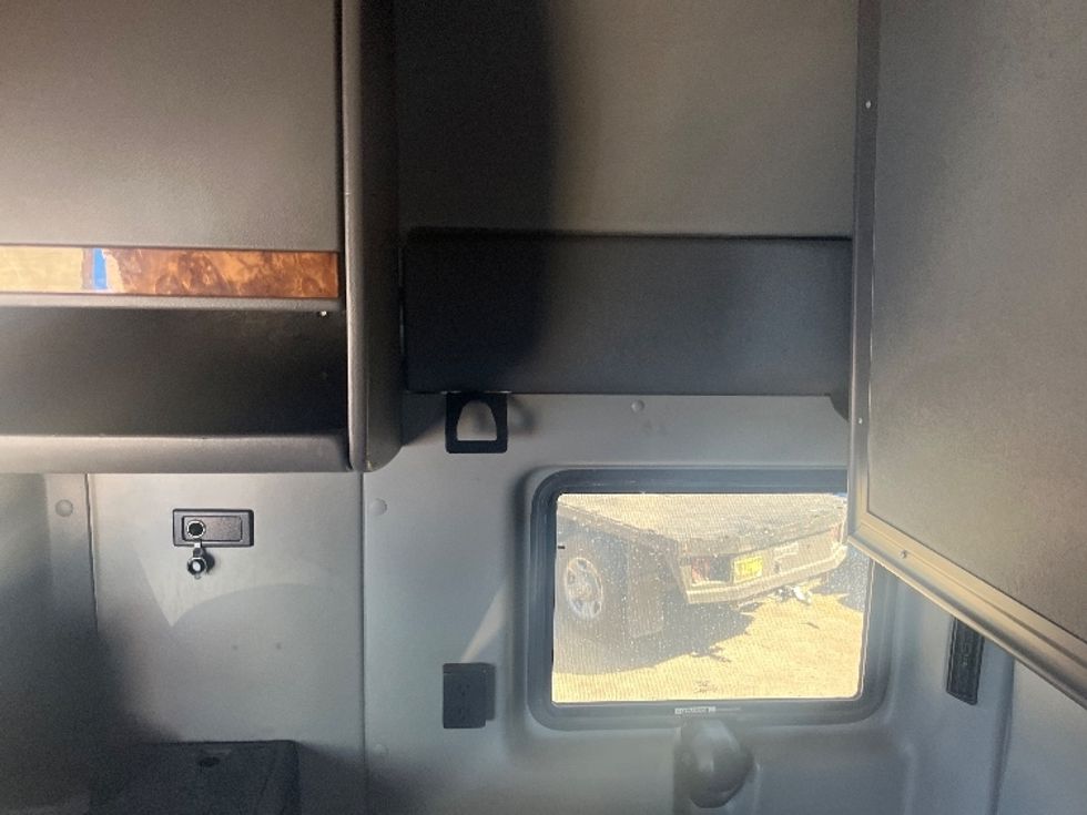 Sleeper Tractor-Heavy Duty Tractors-International-2020-LT625-El Paso-TX-776,744\n\t\tmiles-$ 28,000 - Image 19