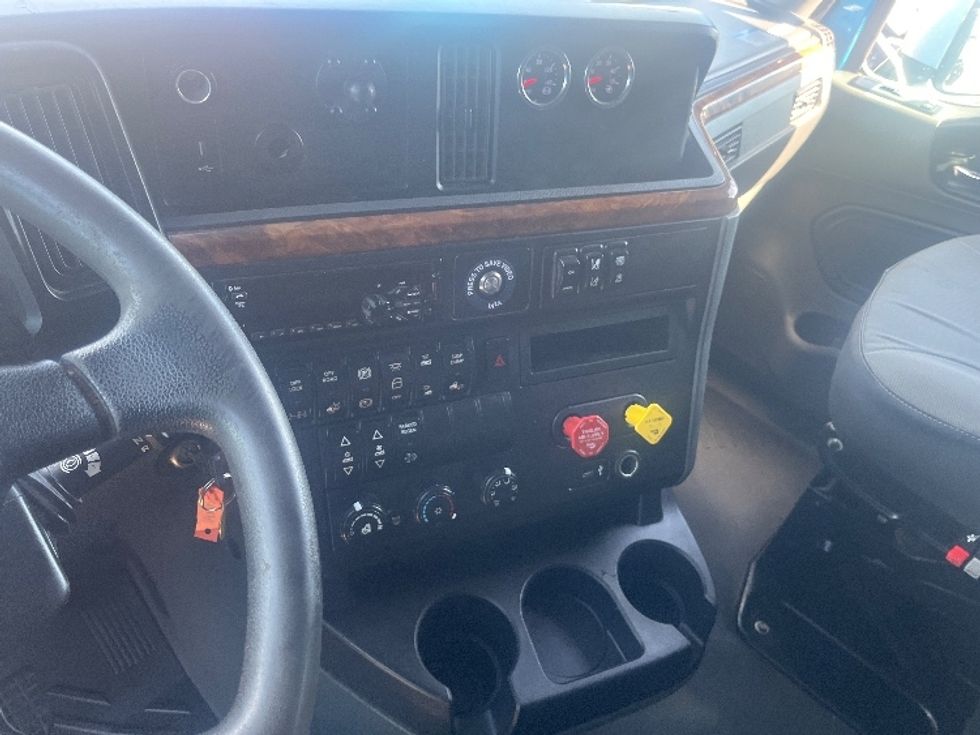 Sleeper Tractor-Heavy Duty Tractors-International-2020-LT625-El Paso-TX-776,919\n\t\tmiles-$ 28,000 - Image 10