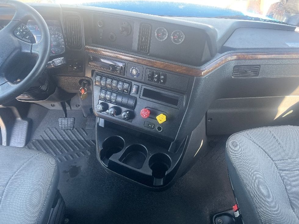 Sleeper Tractor-Heavy Duty Tractors-International-2020-LT625-El Paso-TX-776,919\n\t\tmiles-$ 28,000 - Image 12