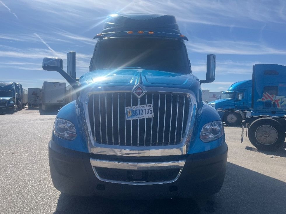 Sleeper Tractor-Heavy Duty Tractors-International-2020-LT625-El Paso-TX-776,919\n\t\tmiles-$ 28,000 - Image 2