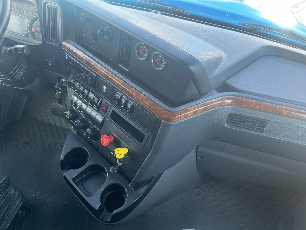 Sleeper Tractor-Heavy Duty Tractors-International-2020-LT625-El Paso-TX-777,278\n\t\tmiles-$ 28,000 - Image 15