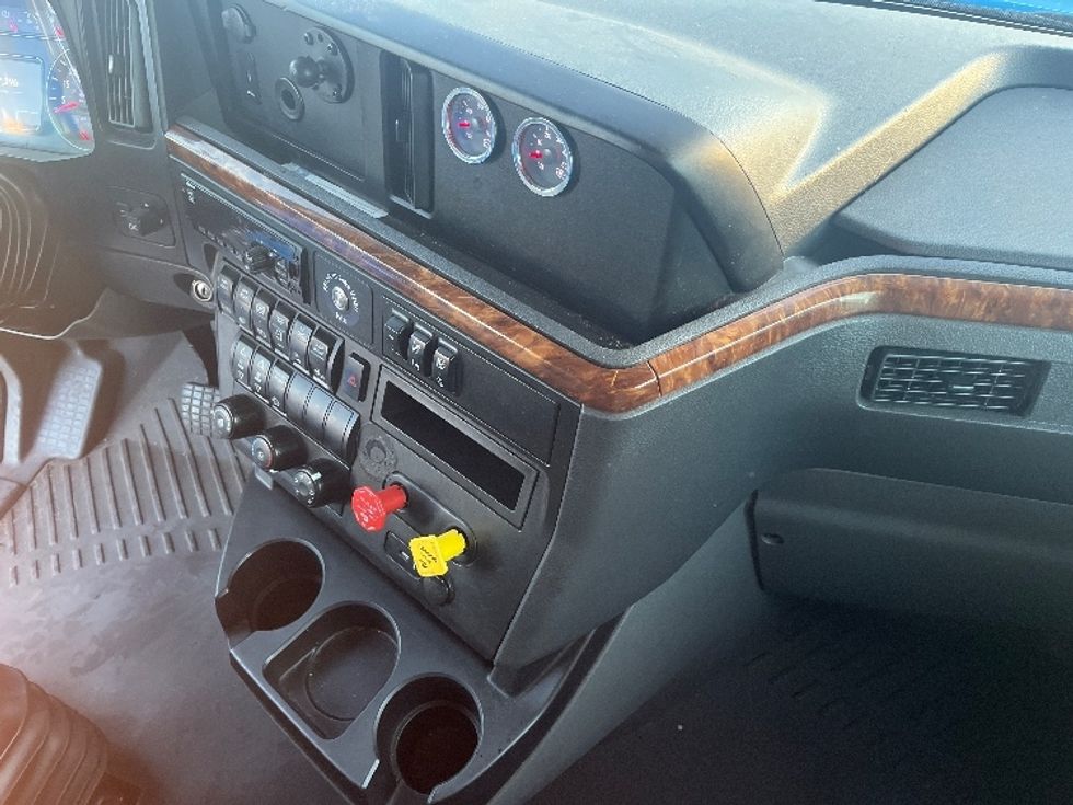 Sleeper Tractor-Heavy Duty Tractors-International-2020-LT625-El Paso-TX-777,299\n\t\tmiles-$ 28,000 - Image 15