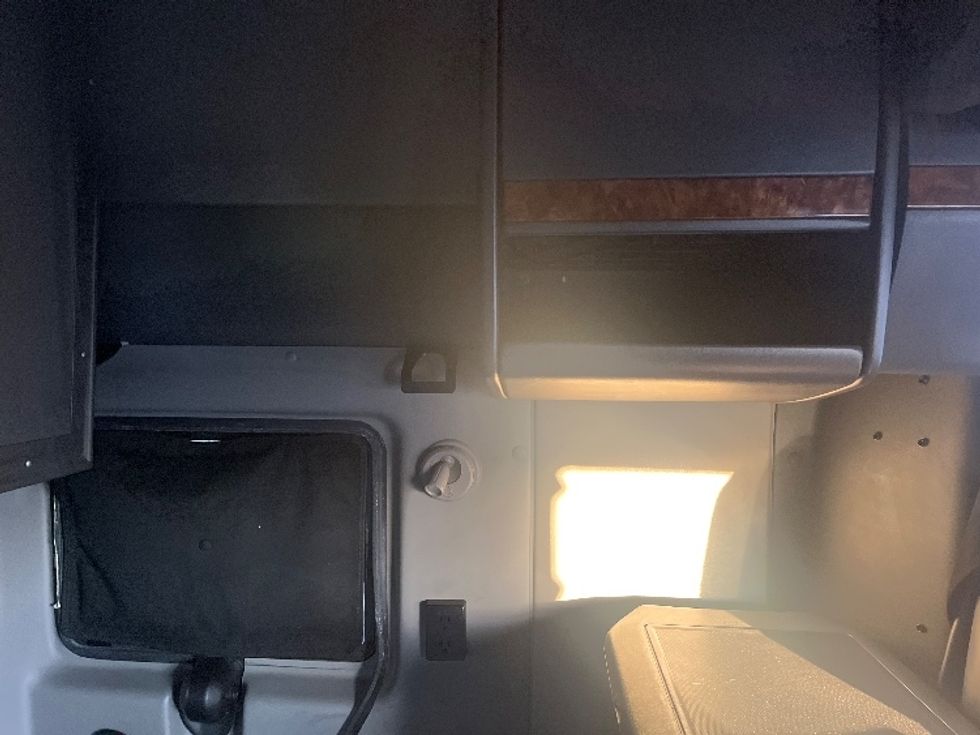 Sleeper Tractor-Heavy Duty Tractors-International-2020-LT625-El Paso-TX-777,299\n\t\tmiles-$ 28,000 - Image 18