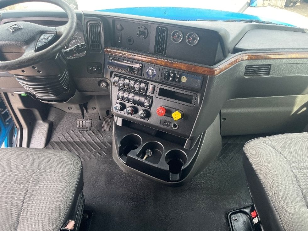 Sleeper Tractor-Heavy Duty Tractors-International-2020-LT625-El Paso-TX-778,410\n\t\tmiles-$ 28,000 - Image 12