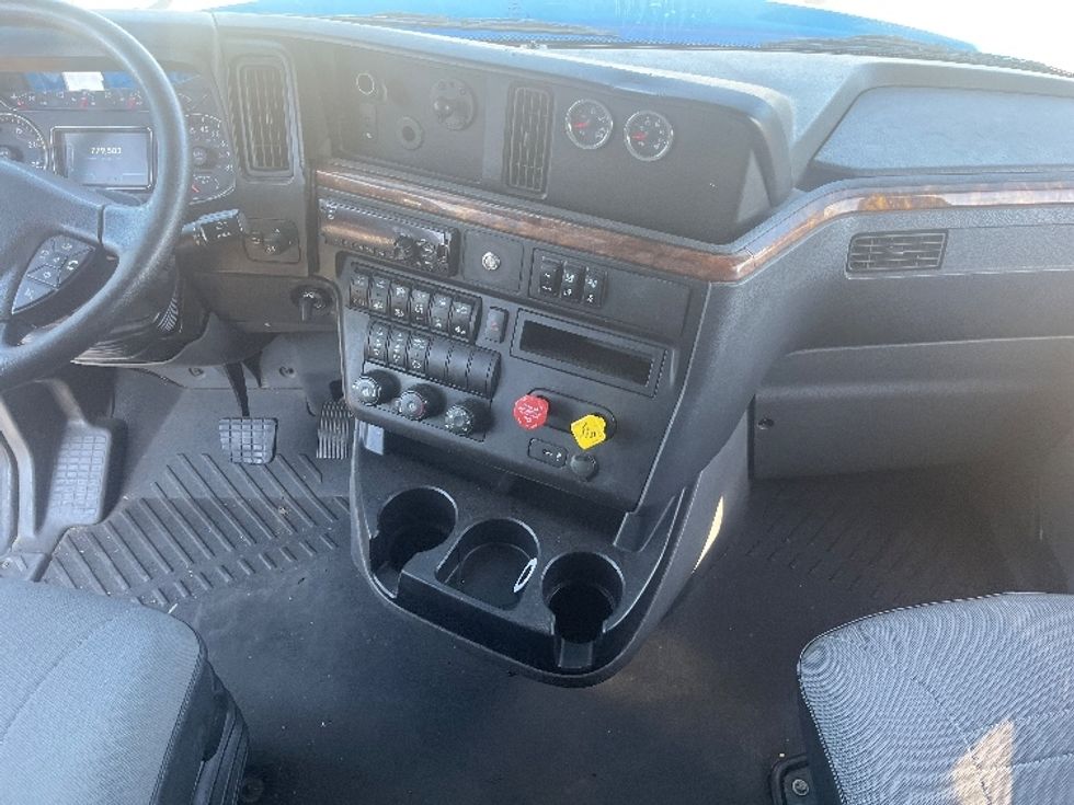 Sleeper Tractor-Heavy Duty Tractors-International-2020-LT625-El Paso-TX-779,582\n\t\tmiles-$ 28,000 - Image 12
