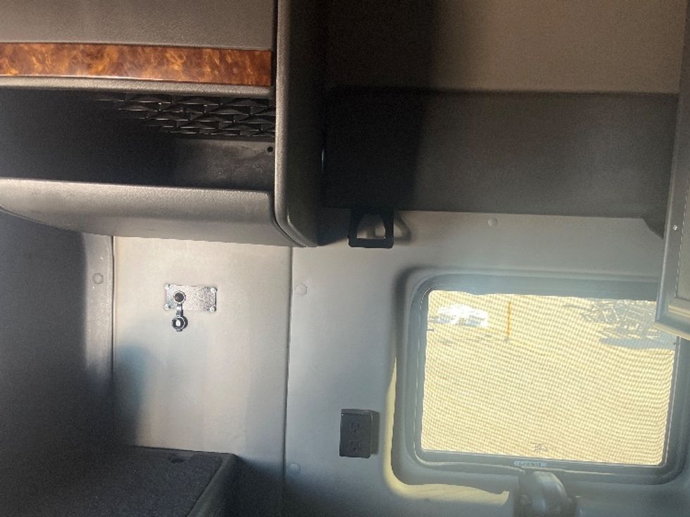 Sleeper Tractor-Heavy Duty Tractors-International-2020-LT625-El Paso-TX-779,582\n\t\tmiles-$ 28,000 - Image 19