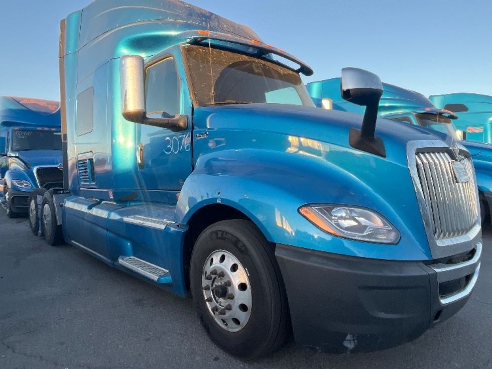 Sleeper Tractor-Heavy Duty Tractors-International-2020-LT625-El Paso-TX-779,907\n\t\tmiles-$ 28,000 - Image 1