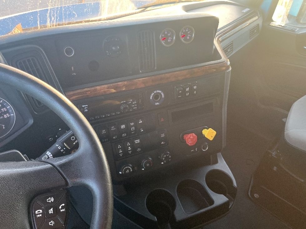 Sleeper Tractor-Heavy Duty Tractors-International-2020-LT625-El Paso-TX-779,907\n\t\tmiles-$ 28,000 - Image 10