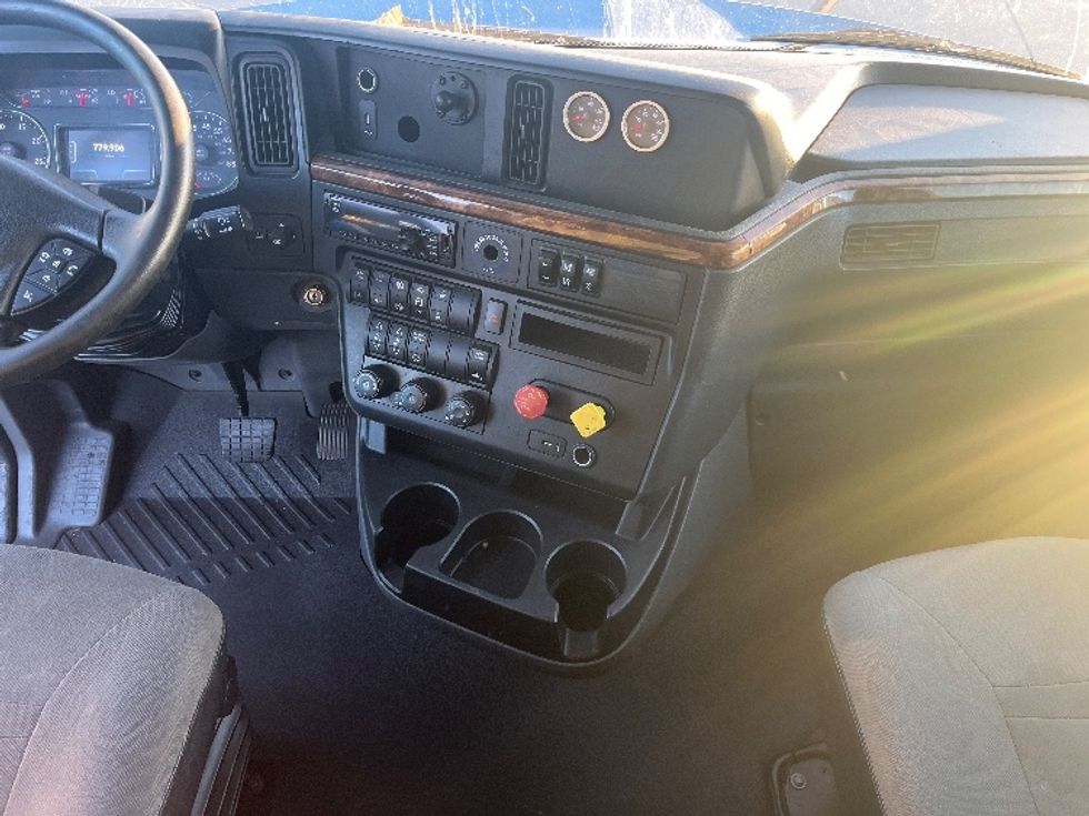 Sleeper Tractor-Heavy Duty Tractors-International-2020-LT625-El Paso-TX-779,907\n\t\tmiles-$ 28,000 - Image 12