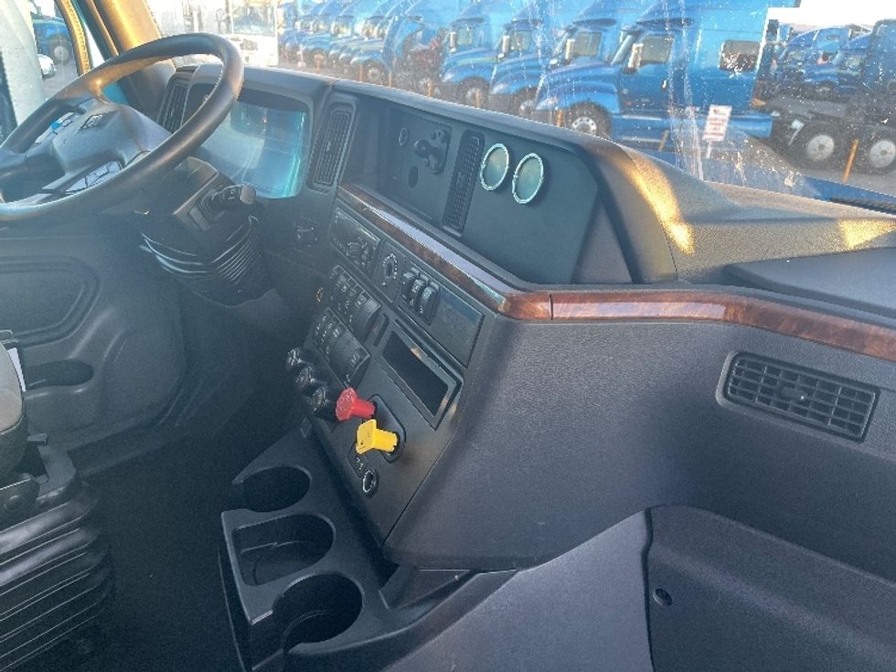 Sleeper Tractor-Heavy Duty Tractors-International-2020-LT625-El Paso-TX-779,907\n\t\tmiles-$ 28,000 - Image 15