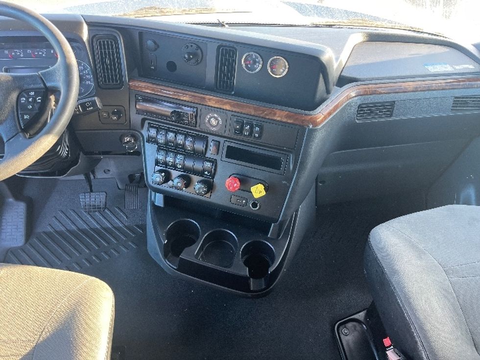 Sleeper Tractor-Heavy Duty Tractors-International-2020-LT625-El Paso-TX-780,140\n\t\tmiles-$ 28,000 - Image 12