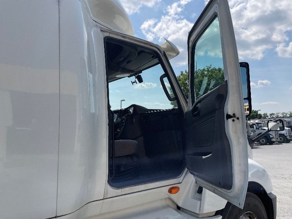 Sleeper Tractor-Heavy Duty Tractors-International-2020-LT625-Frederick-MD-565,216\n\t\tmiles-$ 43,500 - Image 13