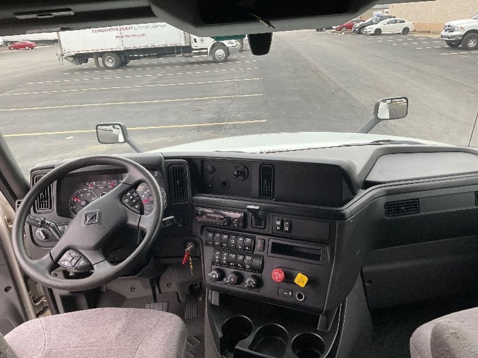 Sleeper Tractor-Heavy Duty Tractors-International-2020-LT625-Gahanna-OH-427,149\n\t\tmiles-$ 48,750 - Image 12