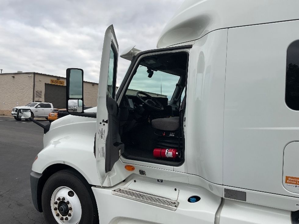 Sleeper Tractor-Heavy Duty Tractors-International-2020-LT625-Gahanna-OH-427,149\n\t\tmiles-$ 48,750 - Image 9