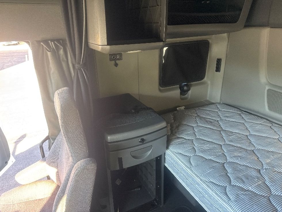 Sleeper Tractor-Heavy Duty Tractors-International-2020-LT625-Gahanna-OH-441,800\n\t\tmiles-$ 47,750 - Image 16