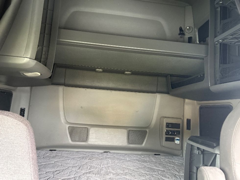 Sleeper Tractor-Heavy Duty Tractors-International-2020-LT625-Garden City-GA-520,413\n\t\tmiles-$ 44,000 - Image 16