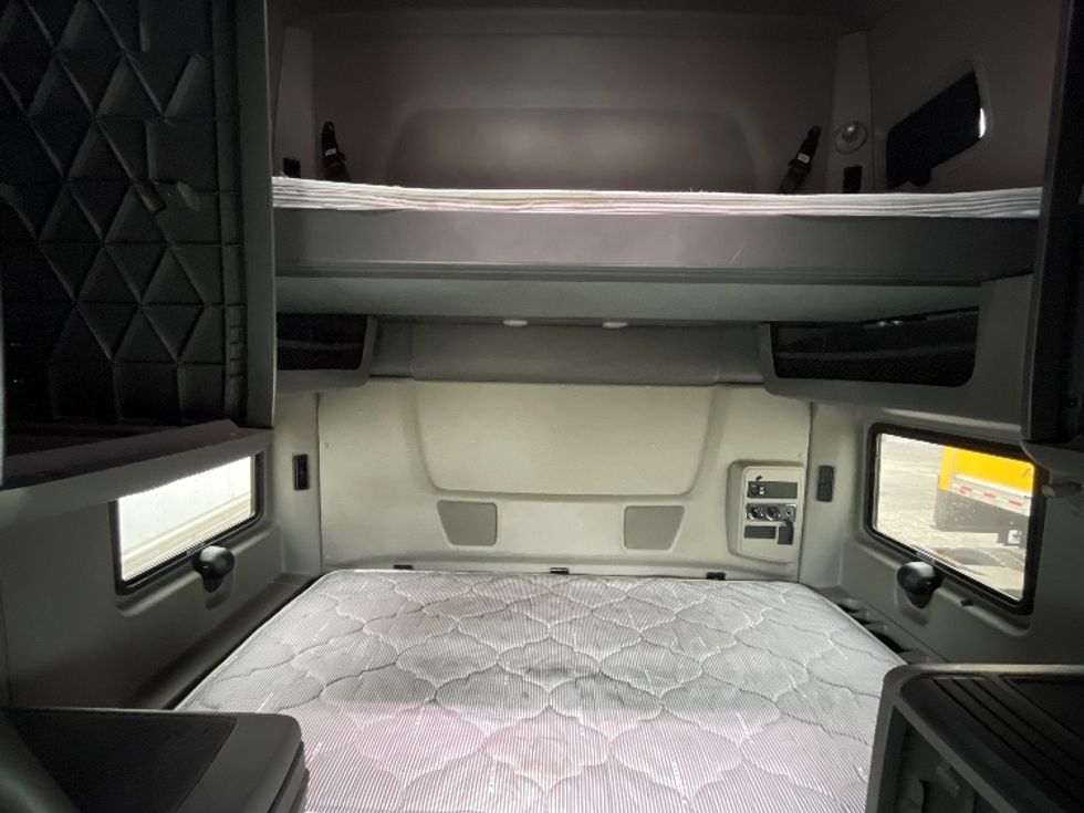 Sleeper Tractor-Heavy Duty Tractors-International-2020-LT625-Garden City-GA-573,031\n\t\tmiles-$ 36,250 - Image 16