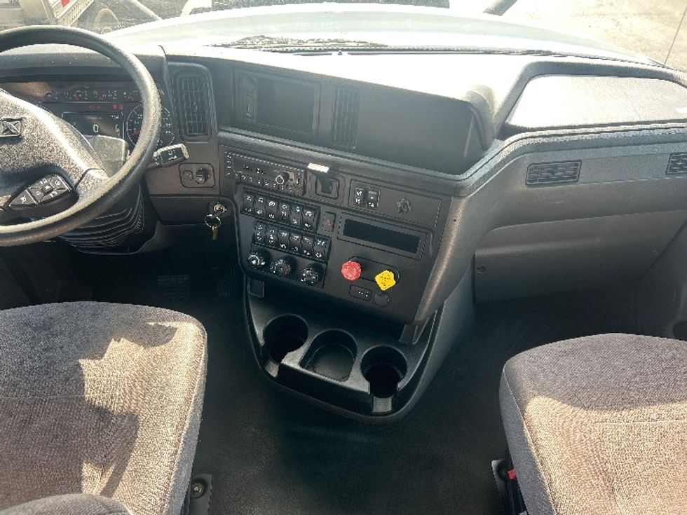 Sleeper Tractor-Heavy Duty Tractors-International-2020-LT625-Greensboro-NC-364,940\n\t\tmiles-$ 58,500 - Image 12