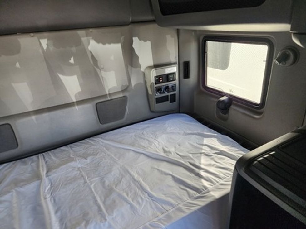 Sleeper Tractor-Heavy Duty Tractors-International-2020-LT625-Greensboro-NC-394,589\n\t\tmiles-$ 56,000 - Image 13