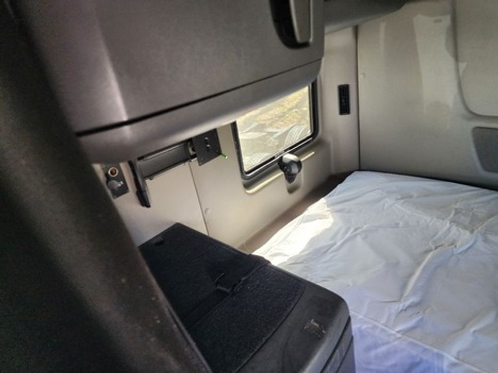 Sleeper Tractor-Heavy Duty Tractors-International-2020-LT625-Greensboro-NC-394,589\n\t\tmiles-$ 56,000 - Image 14