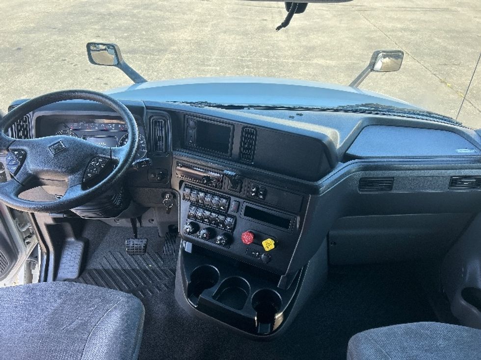 Sleeper Tractor-Heavy Duty Tractors-International-2020-LT625-Greensboro-NC-411,724\n\t\tmiles-$ 53,500 - Image 12